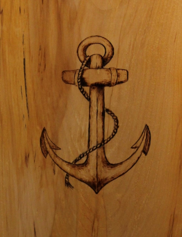Holzurne mit Anker