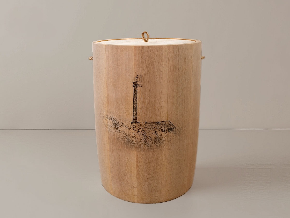Leuchtturm Norderney – Urne aus Erle
