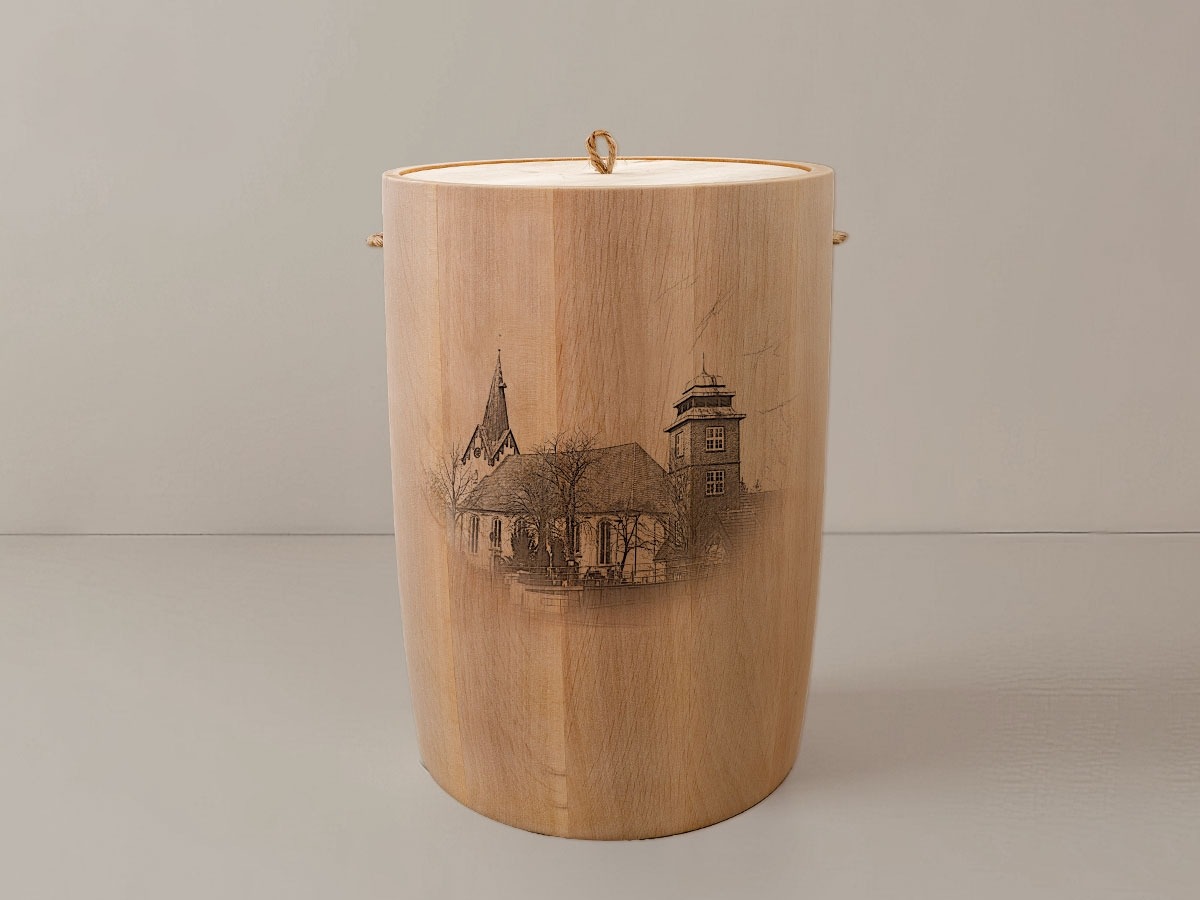 Osterholz-Scharmbeck am Markt – Urne aus Erle
