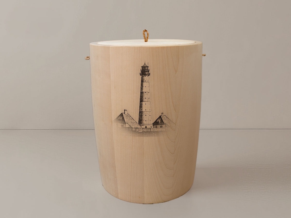 Leuchtturm Westerheversand – Urne aus Ahorn