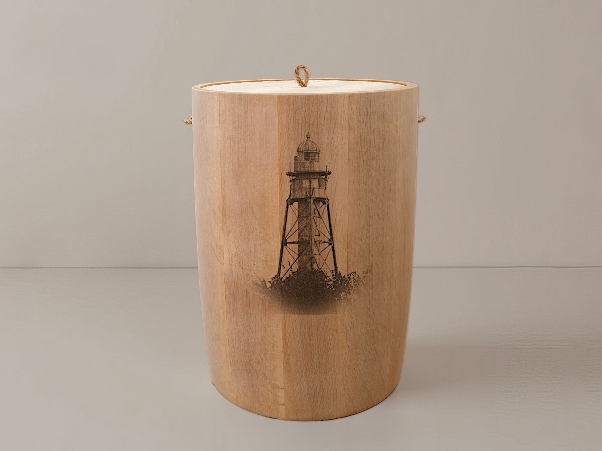 Sandstedt Leuchtturm – Urne aus Erle