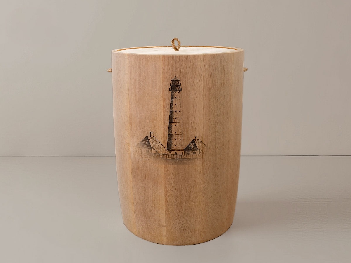 Leuchtturm Westerheversand – Urne aus Erle