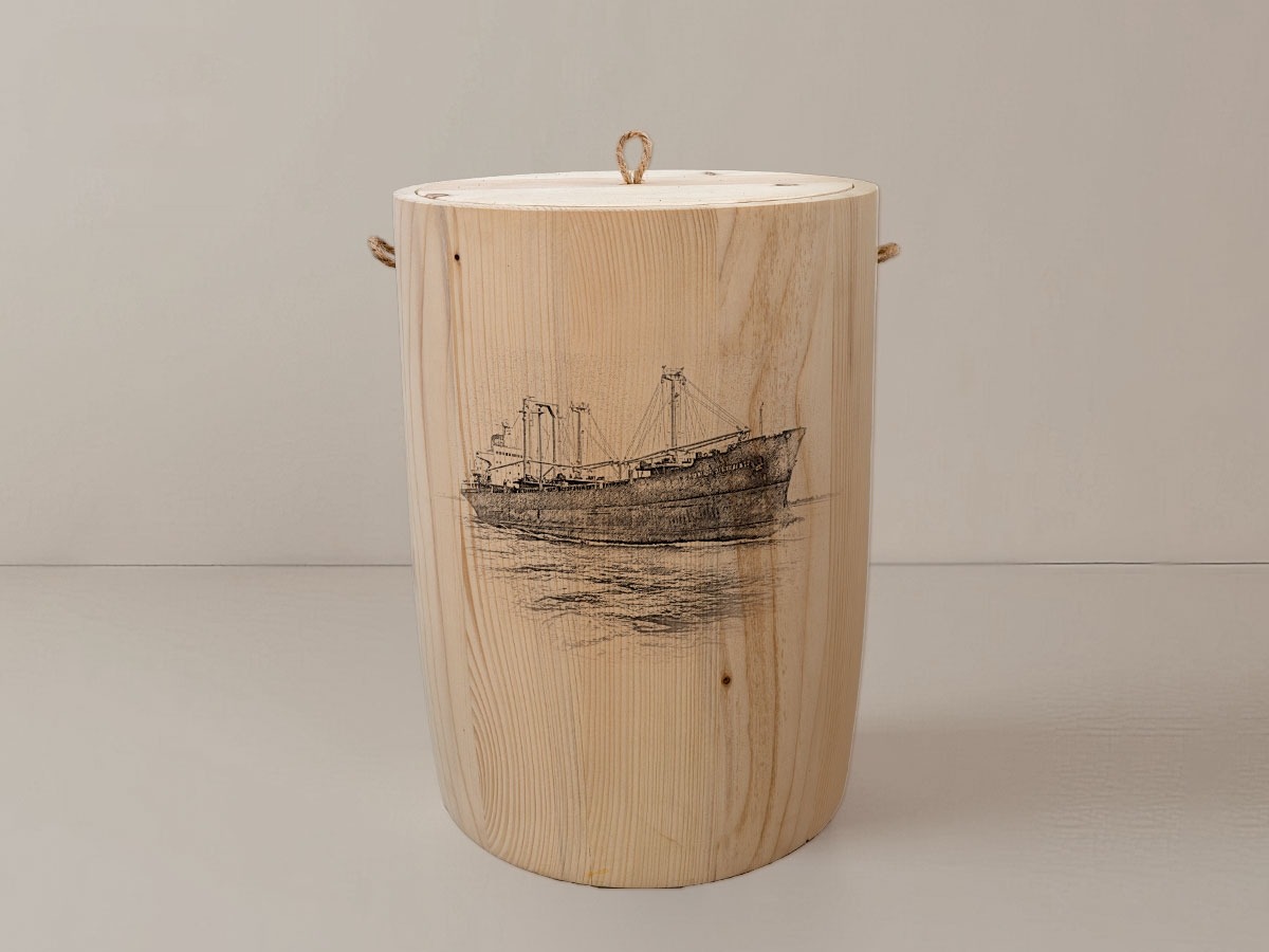 Frachtschiff – Urne aus Fichte