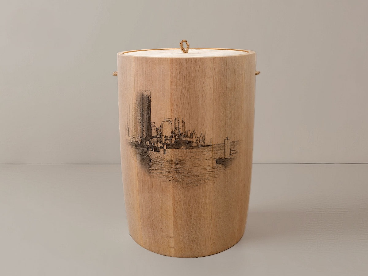 Brake Hafen – Urne aus Erle