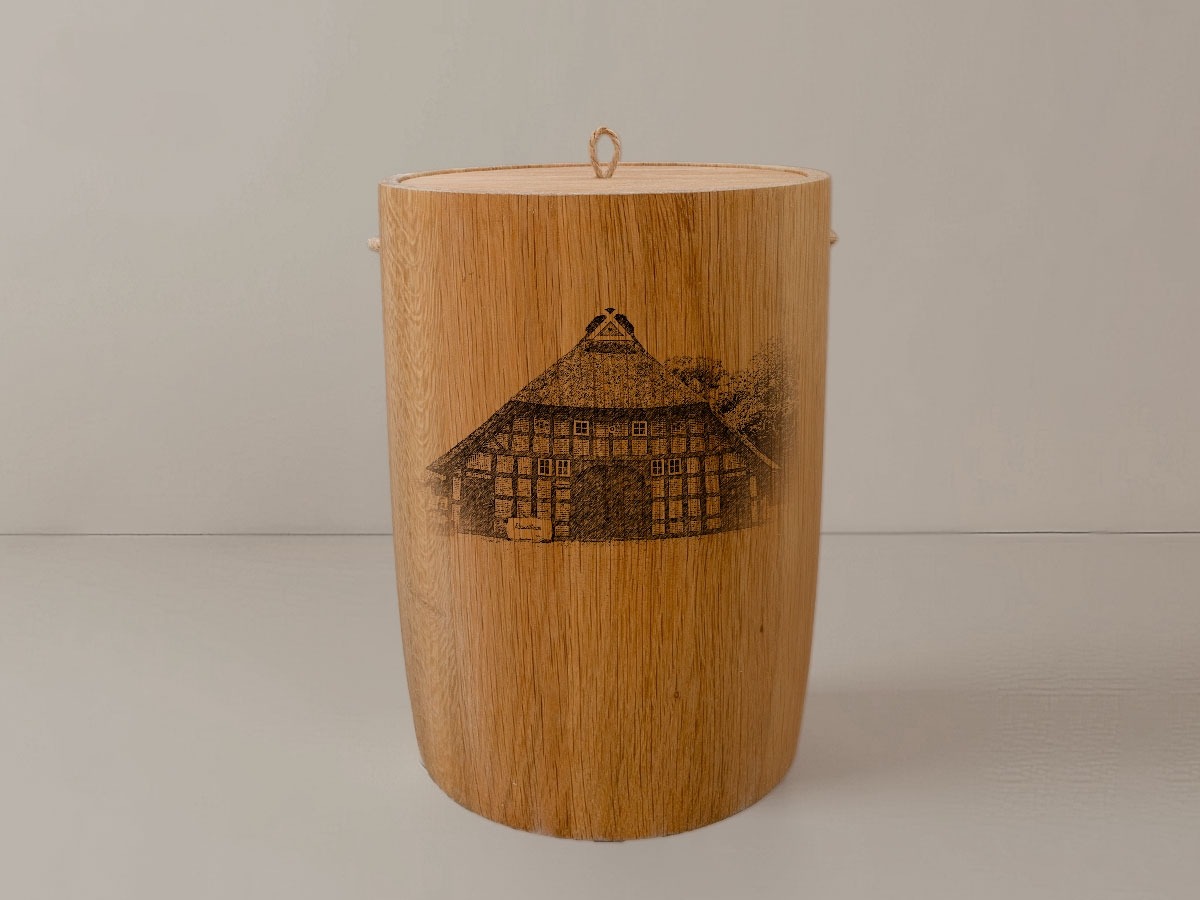 Hambergen Bauernhaus – Urne aus Eiche
