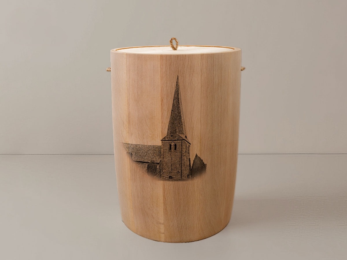 Sandstedt Kirche – Urne aus Erle