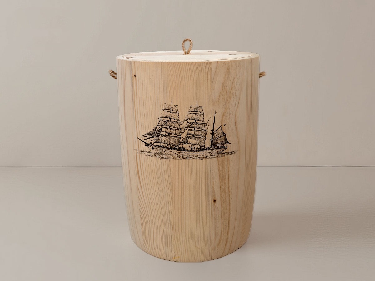 Gorch Fock – Urne aus Fichte