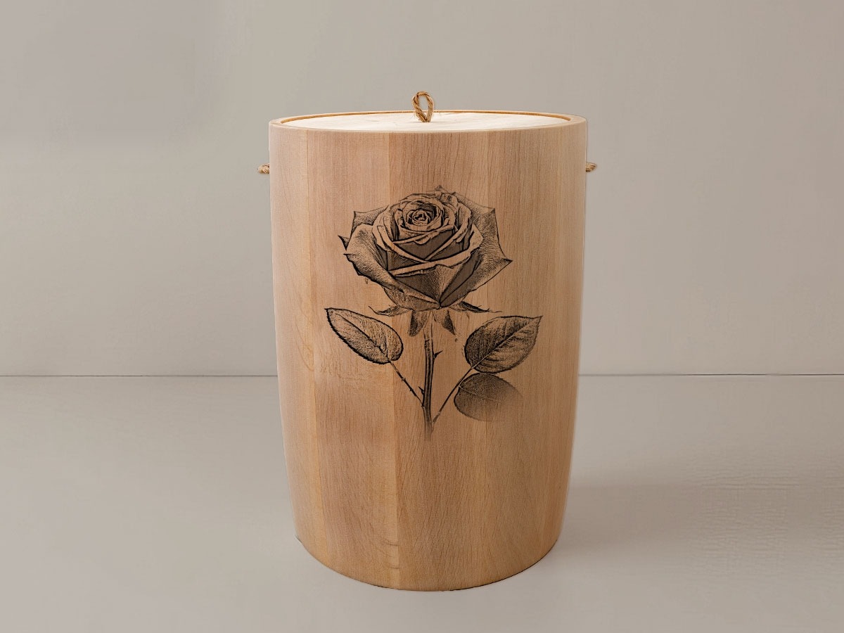 Rose 3 – Urne aus Erle