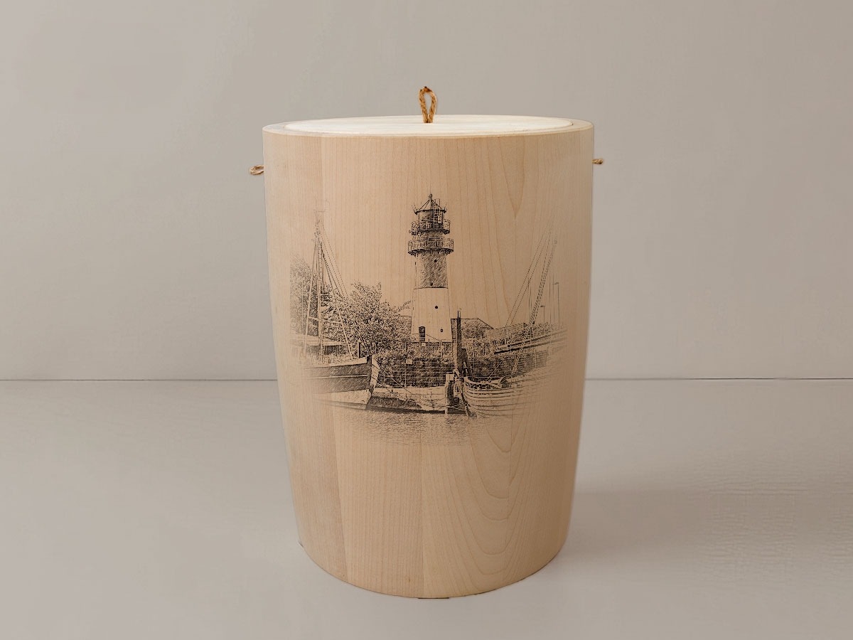 Leuchtturm Büsum – Urne aus Ahorn