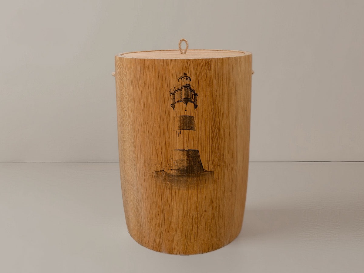 Leuchtturm Roter Sand – Urne aus Eiche