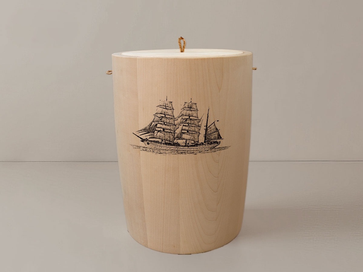 Gorch Fock – Urne aus Ahorn