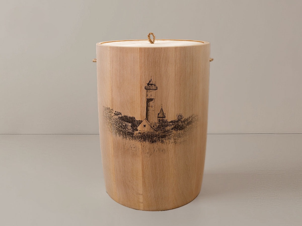 Leuchtturm Wangerooge – Urne aus Erle