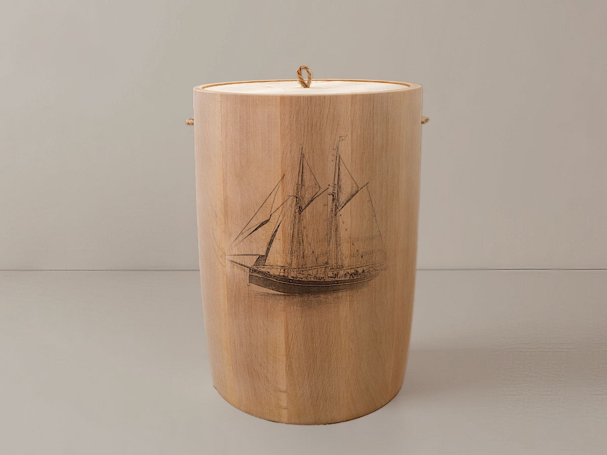 Segelschoner – Urne aus Erle