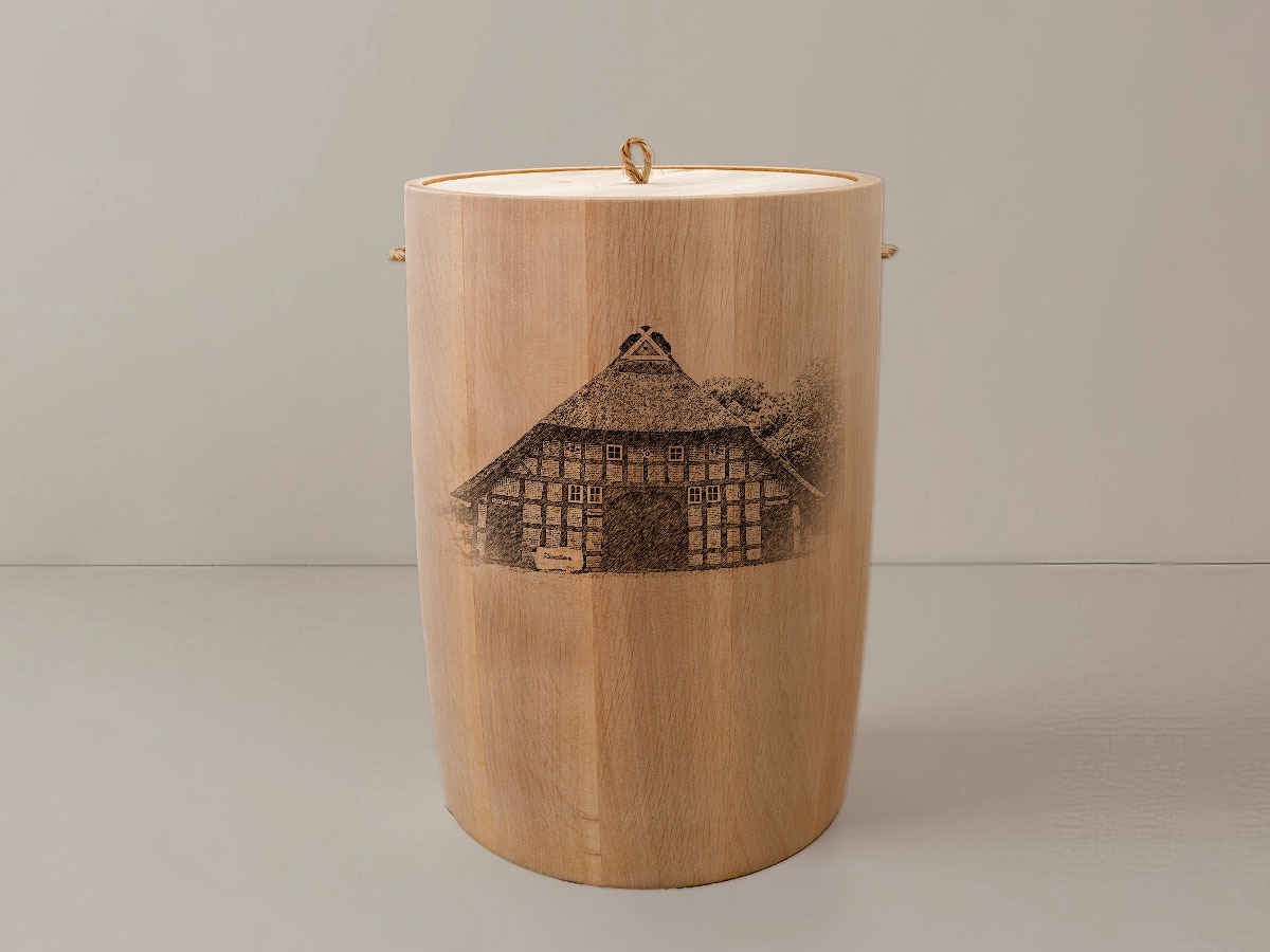 Hambergen Bauernhaus – Urne aus Erle