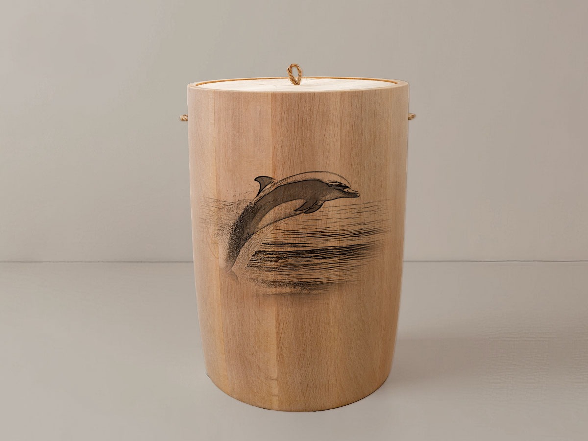 Delfin – Urne aus Erle