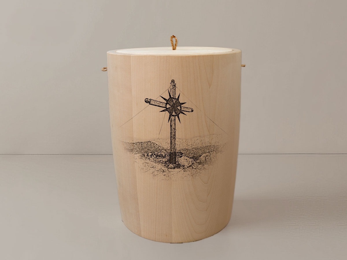 Gipfelkreuz – Urne aus Ahorn