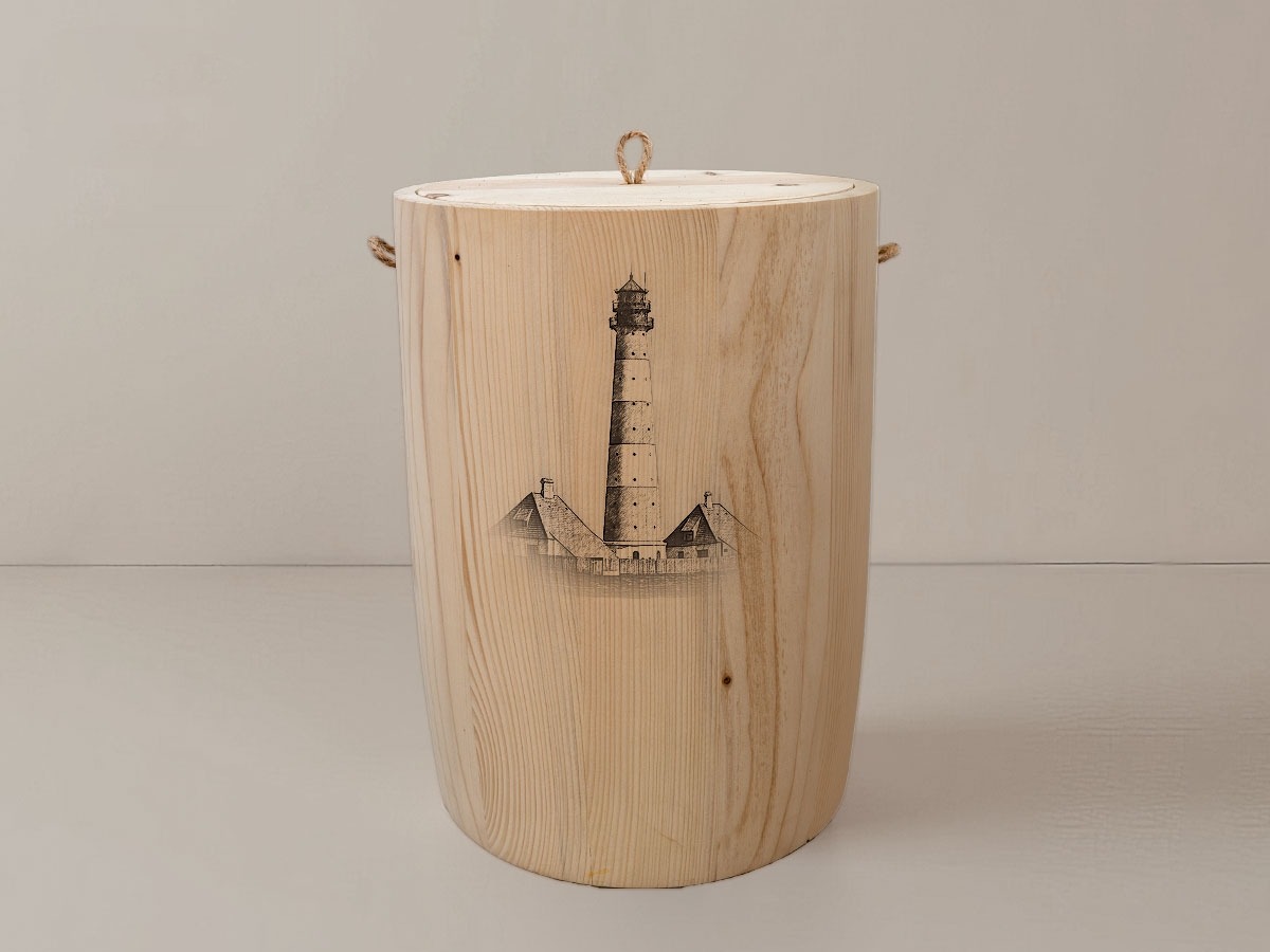 Leuchtturm Westerheversand – Urne aus Fichte