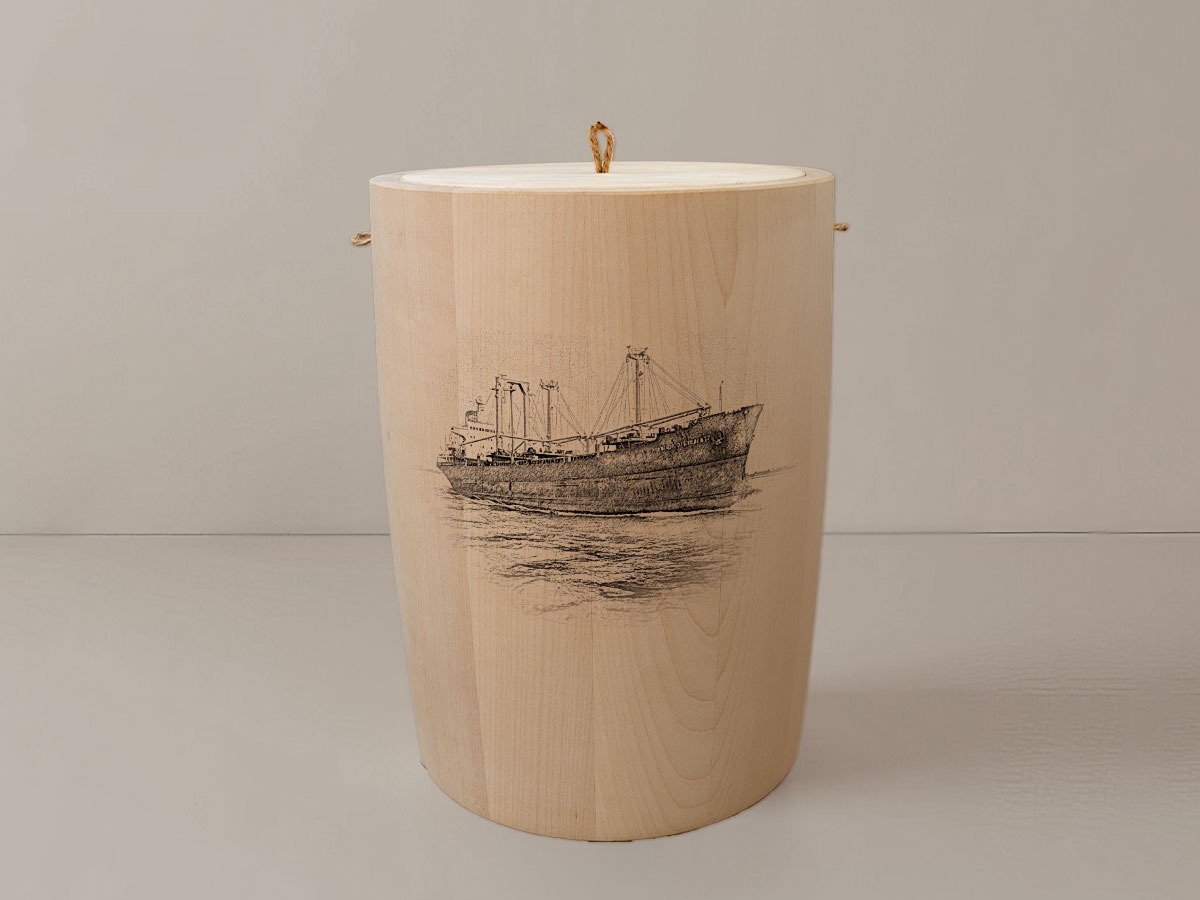 Frachtschiff – Urne aus Ahorn