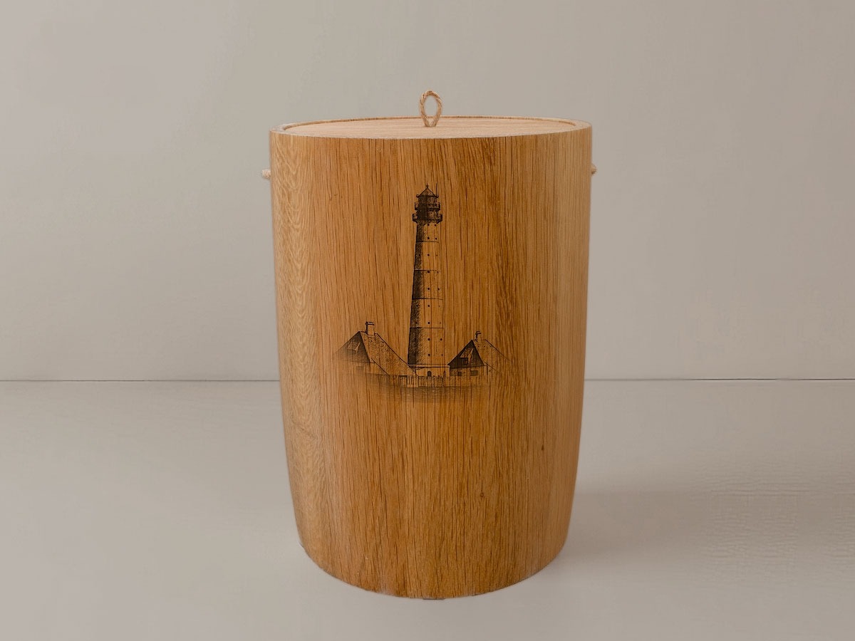Leuchtturm Westerheversand – Urne aus Eiche