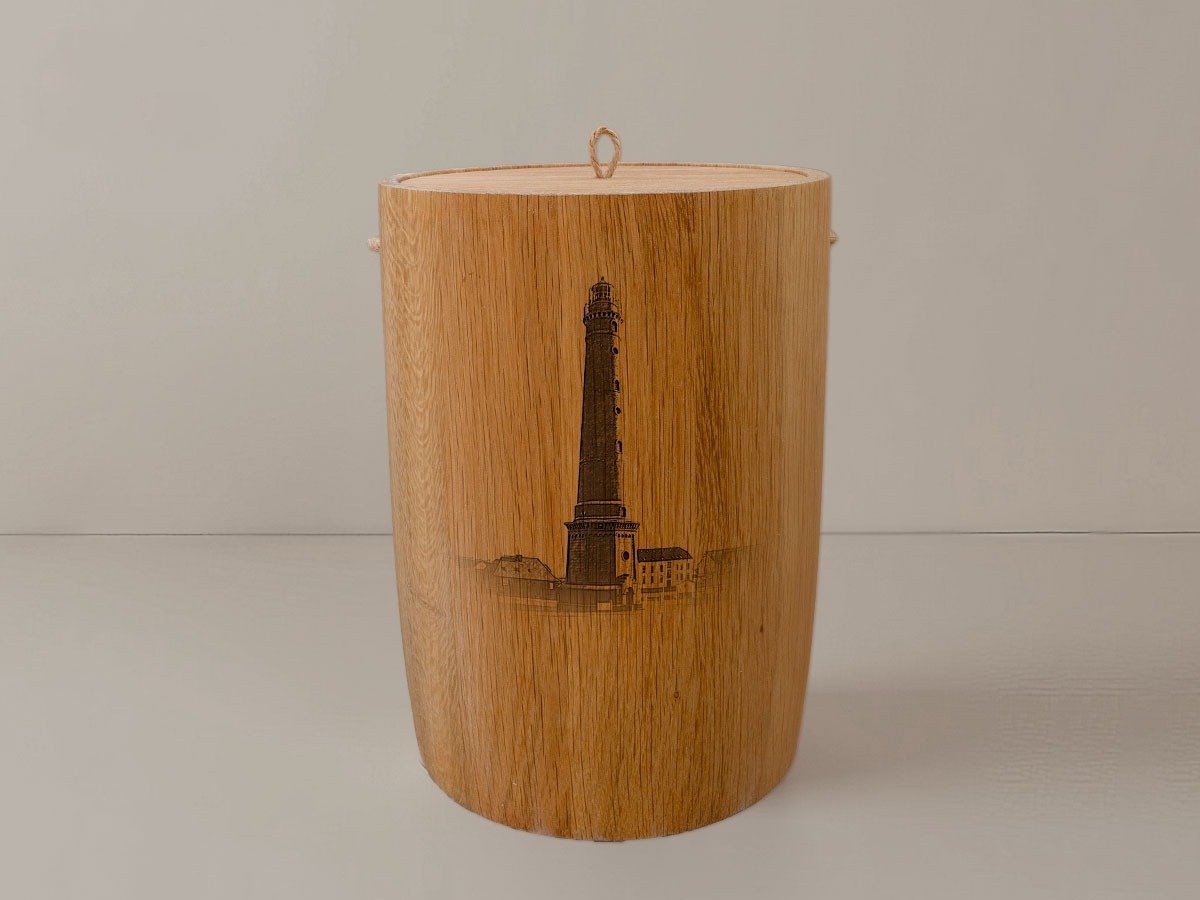 Leuchtturm Borkum – Urne aus Eiche