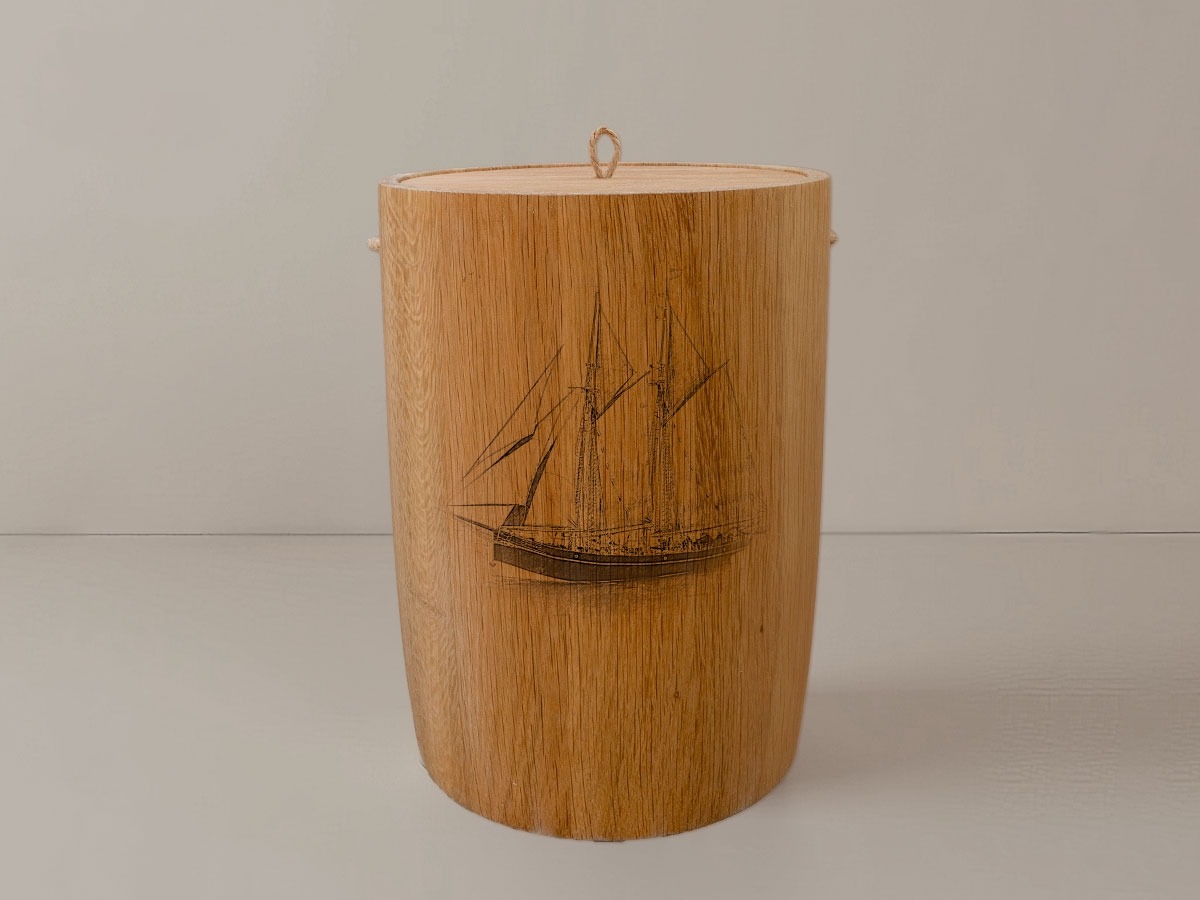 Segelschoner – Urne aus Eiche