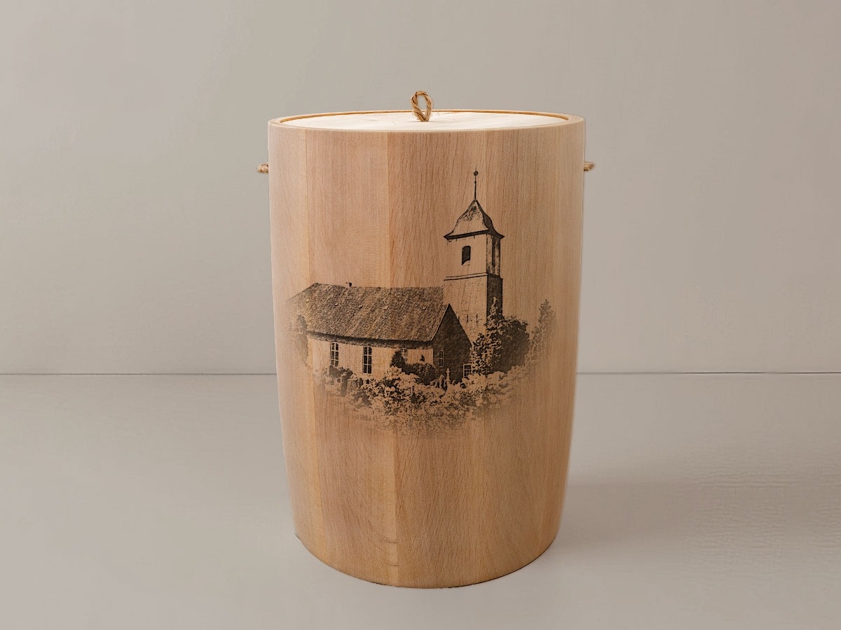 Worpswede Kirche – Urne aus Erle