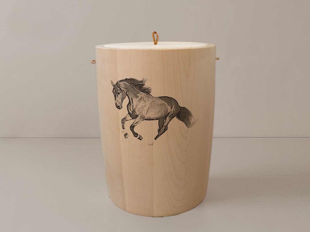 Pferd 2 – Urne aus Ahorn