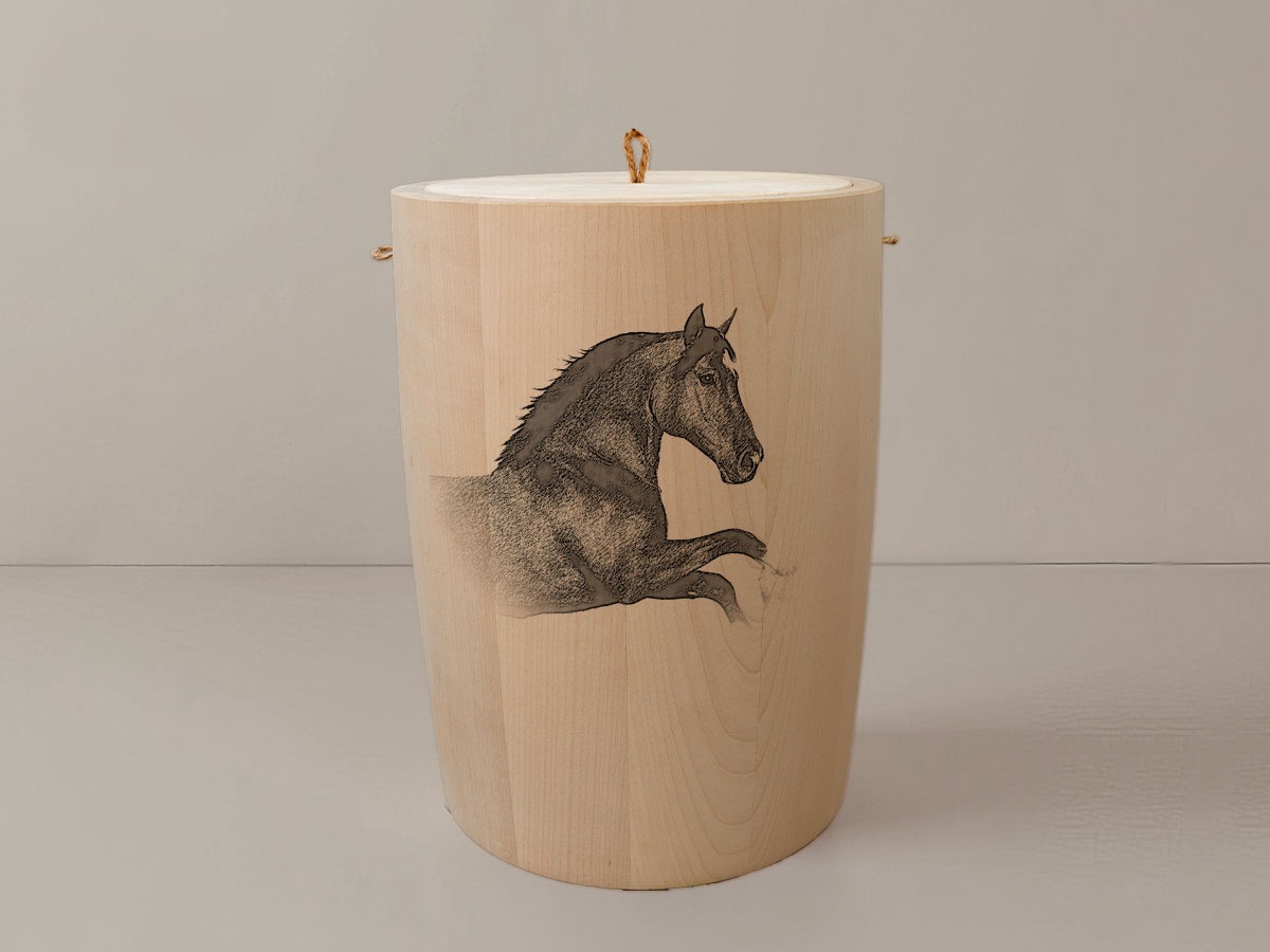 Pferd 1 – Urne aus Ahorn