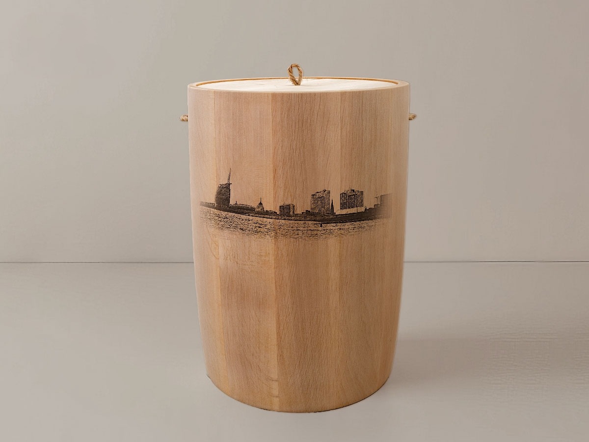 Bremerhaven von der Weser – Urne aus Erle