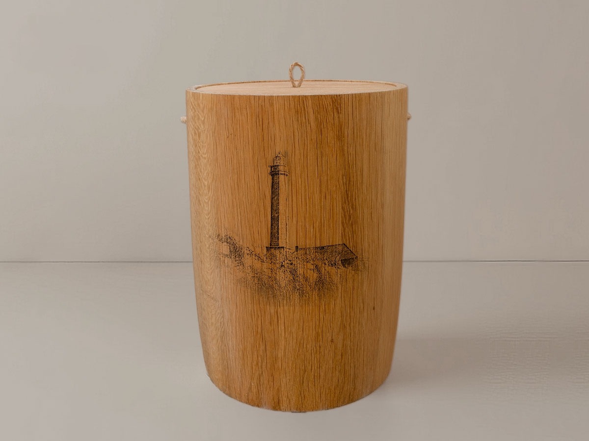 Leuchtturm Norderney – Urne aus Eiche